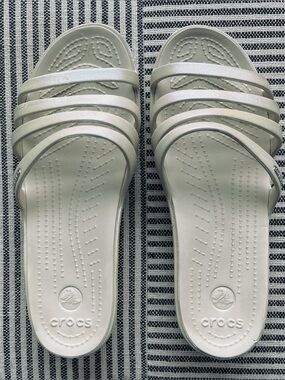 9 Crocs Rhoda Wedge Iridescent Sandal